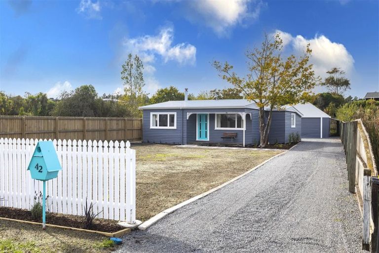 Photo of property in 42 Featherstone Avenue, Kairaki, 7630