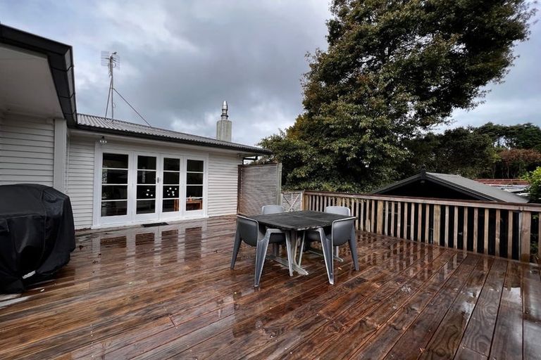 Photo of property in 1/73 Verran Road, Birkenhead, Auckland, 0626