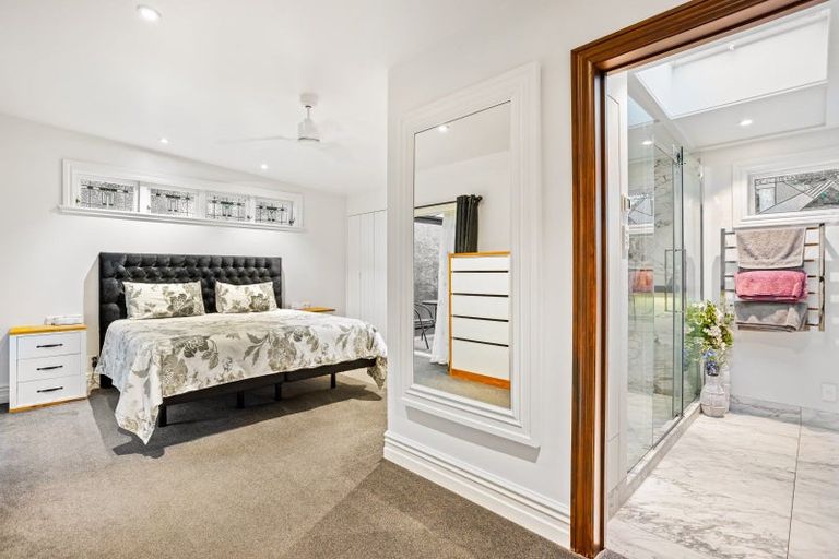 Photo of property in 5 Taupaki Road, Taupaki, Henderson, 0782