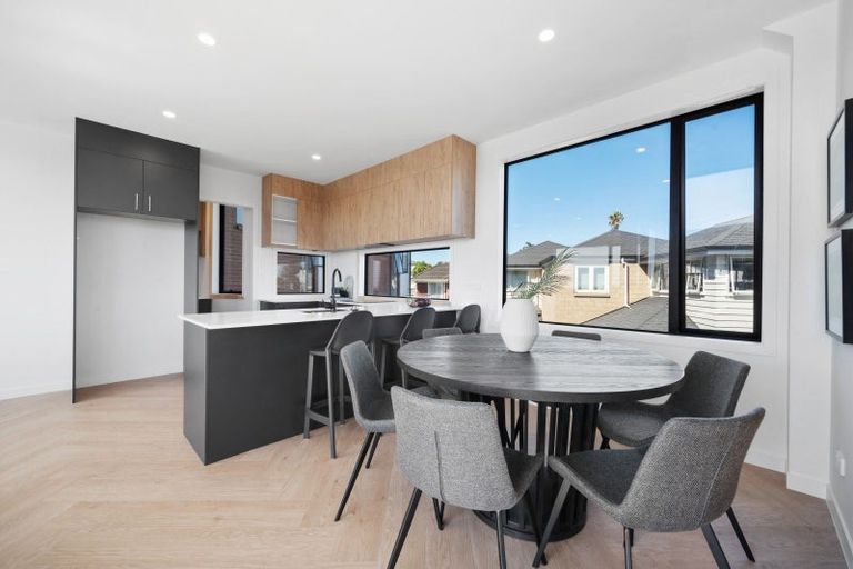 Photo of property in 2/8 Bennett Road, Pakuranga, Auckland, 2010