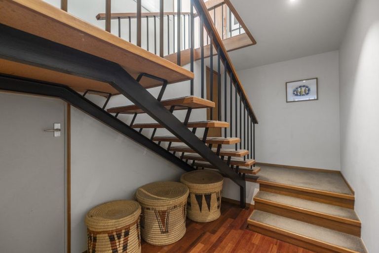 Photo of property in 41 Old Lake Road, Narrow Neck, Auckland, 0624