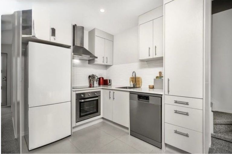 Photo of property in 31/11 Ray Small Drive, Papakura, 2110