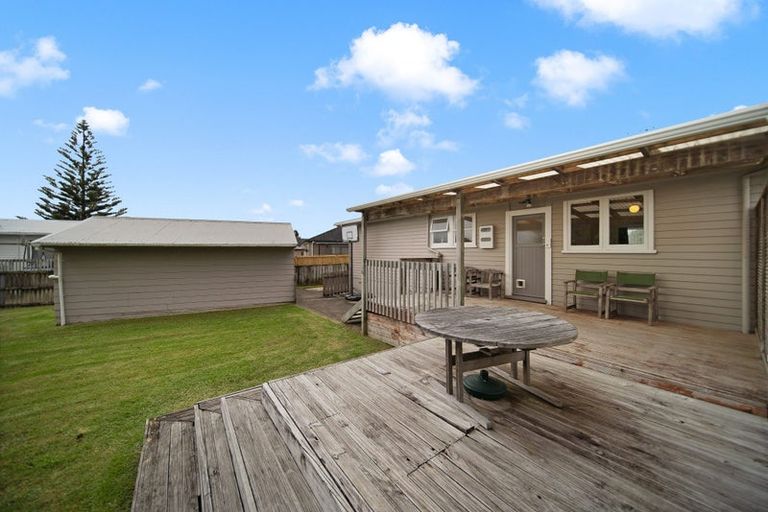 Photo of property in 19 Clendon Place, Manurewa, Auckland, 2102