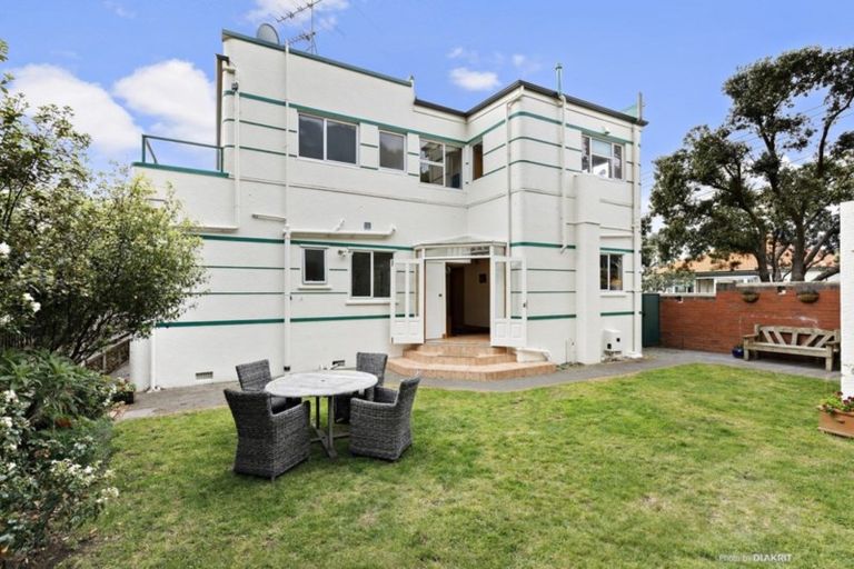 Photo of property in 14 Burnham Street, Seatoun, Wellington, 6022