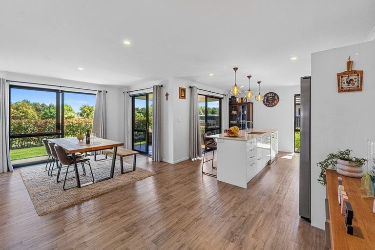 Photo of property in 70a Western Avenue, Omokoroa, 3114