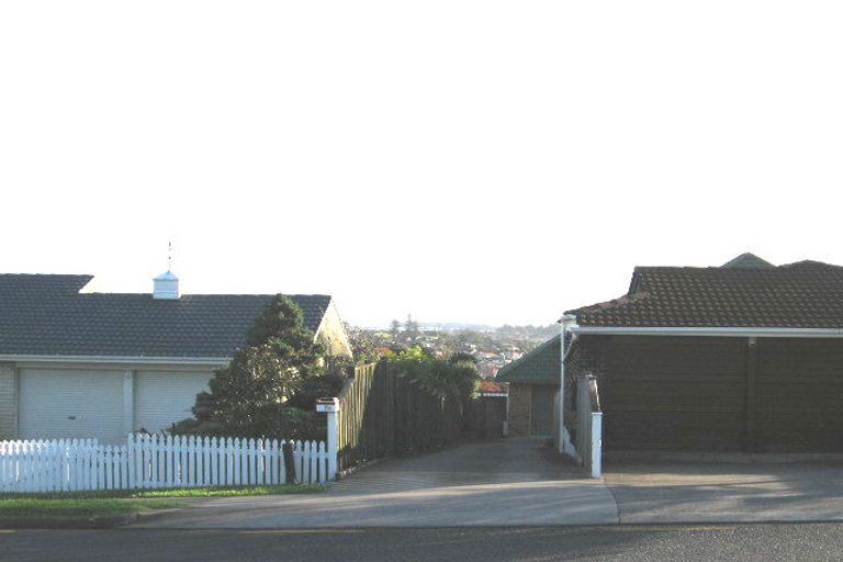 Photo of property in 3 Somerville Road, Shelly Park, Auckland, 2014
