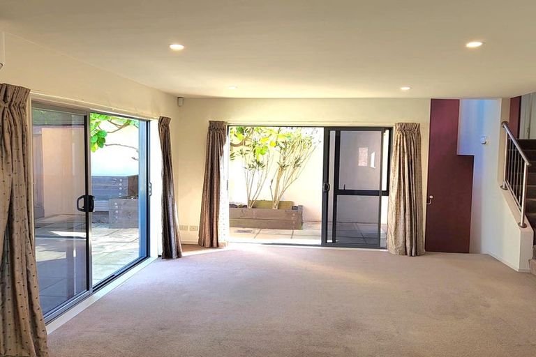Photo of property in 43 Bleakhouse Road, Howick, Auckland, 2014