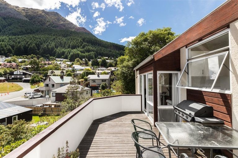 Photo of property in 8 Mackinnon Terrace, Sunshine Bay, Queenstown, 9300