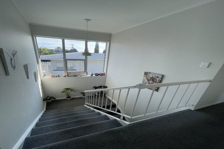 Photo of property in 1/212 Te Atatu Road, Te Atatu South, Auckland, 0610