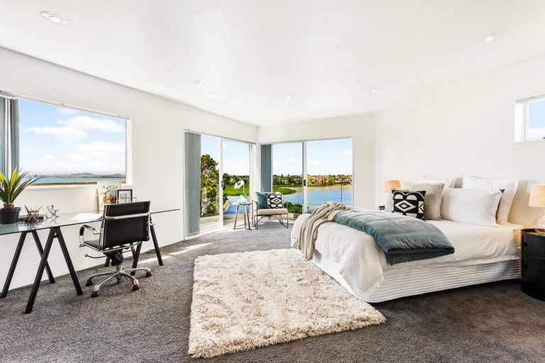 Photo of property in 21 Renoir Street, West Harbour, Auckland, 0618