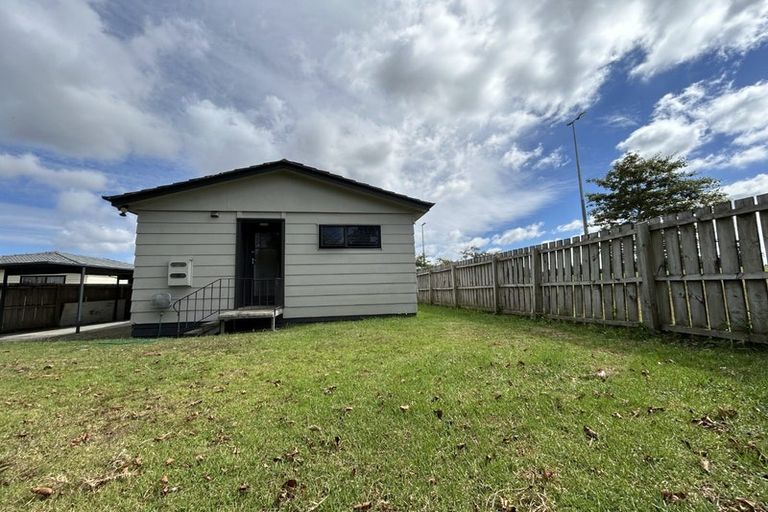 Photo of property in 2/8 Senecio Place, Weymouth, Auckland, 2103