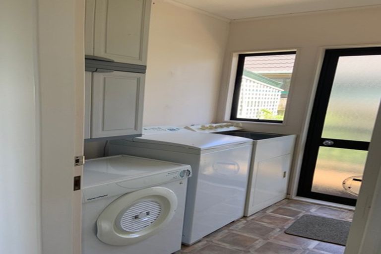 Photo of property in 6 Ashton Fitchett Drive, Brooklyn, Wellington, 6021