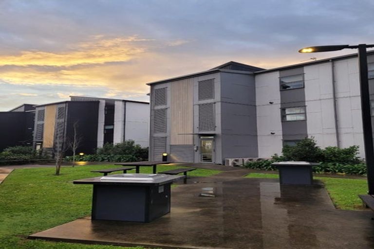 Photo of property in 302/30 Shortfin Place, Flat Bush, Auckland, 2019