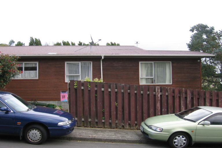 Photo of property in 18 Bloomsbury Grove, Newlands, Wellington, 6037