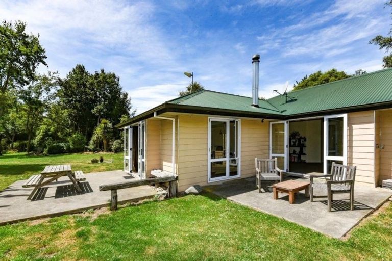 Photo of property in 15 Cross Street, Coalgate, 7673