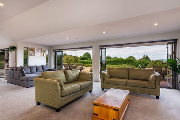 Photo of property in 400 Gillespie Place, Acacia Bay, Taupo, 3385