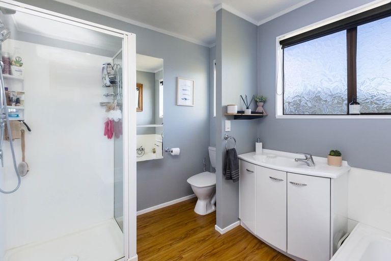 Photo of property in 22 Tacoma Drive, Totara Park, Upper Hutt, 5018