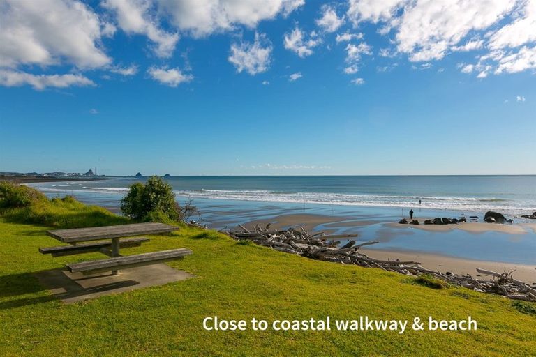 Photo of property in 18 Kotare Drive, Waiwhakaiho, New Plymouth, 4312