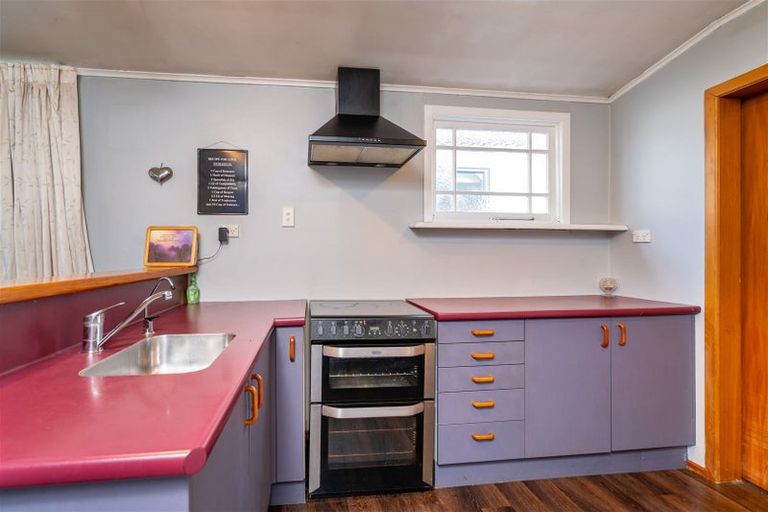 Photo of property in 102 Johnson Street, Milton, 9220