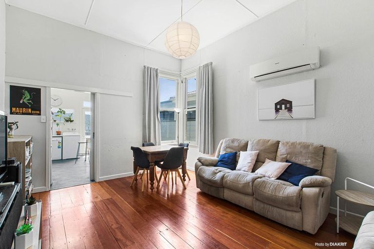 Photo of property in 4 Shannon Street, Mount Victoria, Wellington, 6011
