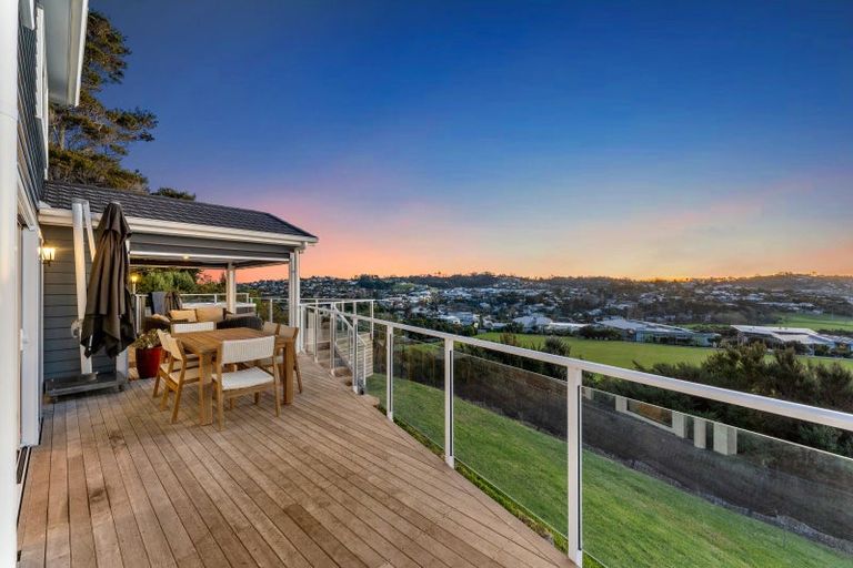 Photo of property in 8 Waititiro Rise, Stanmore Bay, Whangaparaoa, 0932