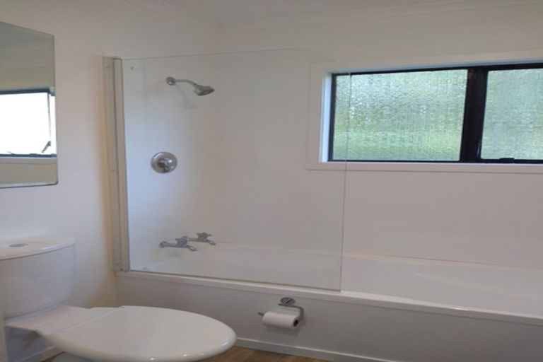 Photo of property in 2/92a Blue Mountains Road, Pinehaven, Upper Hutt, 5019