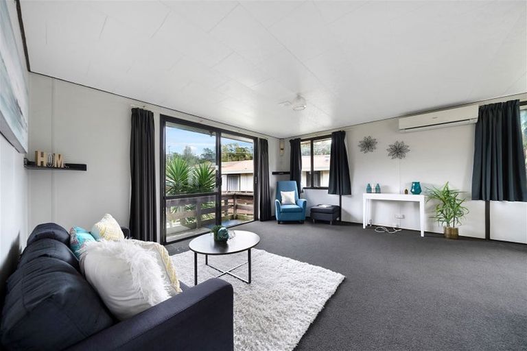 Photo of property in 2/76 Parrs Cross Road, Henderson, Auckland, 0612