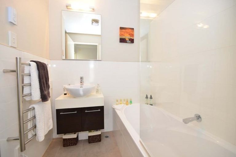 Photo of property in 16 Parkside Drive, Orewa, 0931