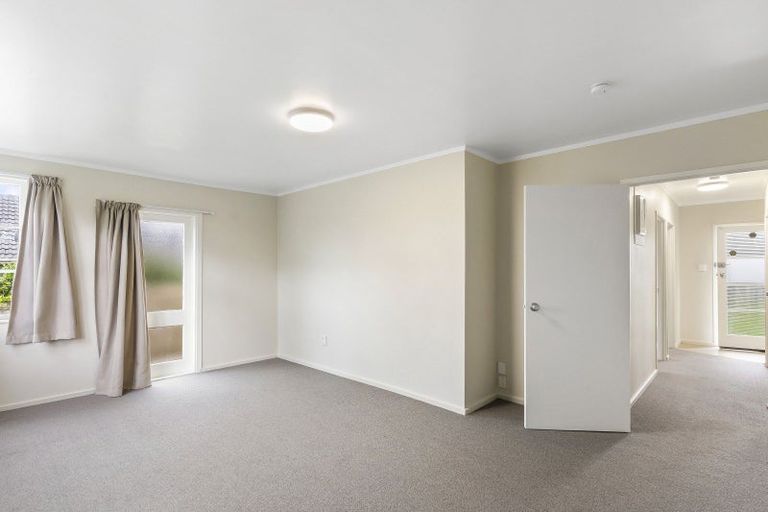 Photo of property in 1/15 Otakau Road, Milford, Auckland, 0620