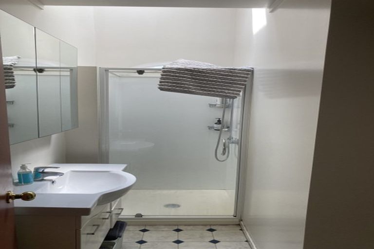 Photo of property in 18 Melrose Road, Island Bay, Wellington, 6023