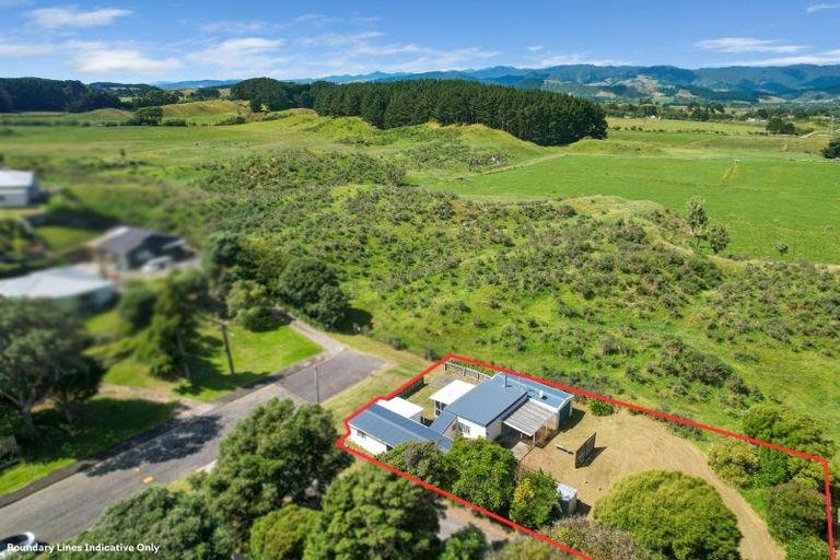 Photo of property in 11 Rata Street, Otaki Beach, Otaki, 5512