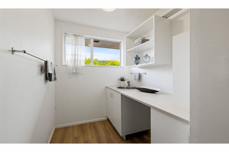 Photo of property in 12 Karnak Crescent, Russley, Christchurch, 8042