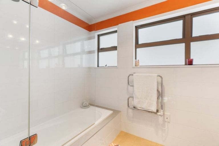 Photo of property in 38 Whangaparaoa Road, Red Beach, 0932