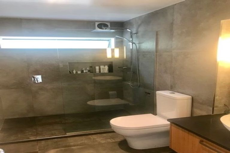 Photo of property in 16 Prestige Place, Castor Bay, Auckland, 0620