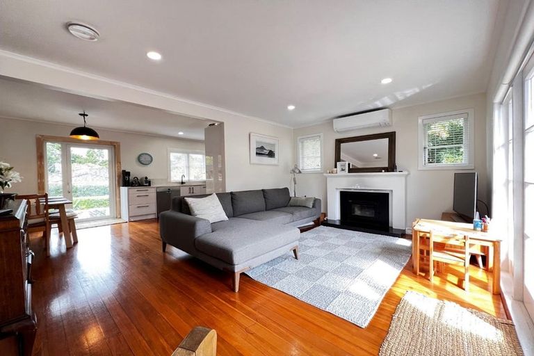 Photo of property in 1/73 Verran Road, Birkenhead, Auckland, 0626