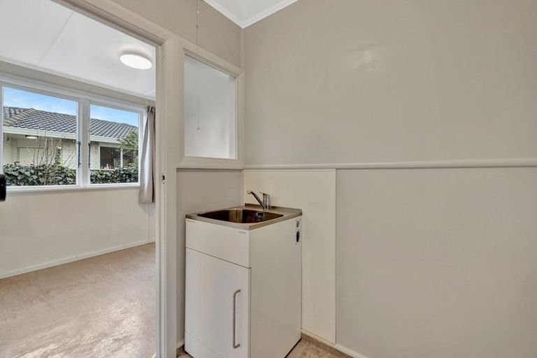 Photo of property in 21 Ealing Street, Redwood, Christchurch, 8051