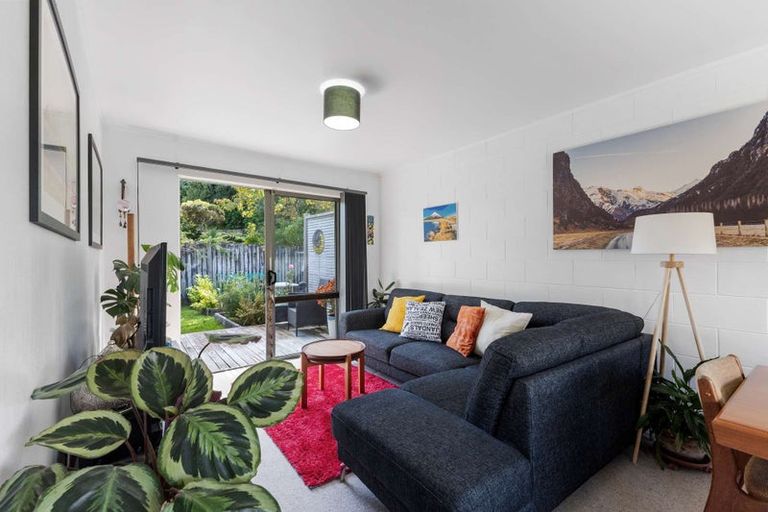 Photo of property in 1/10 Shaldon Crescent, Blagdon, New Plymouth, 4310