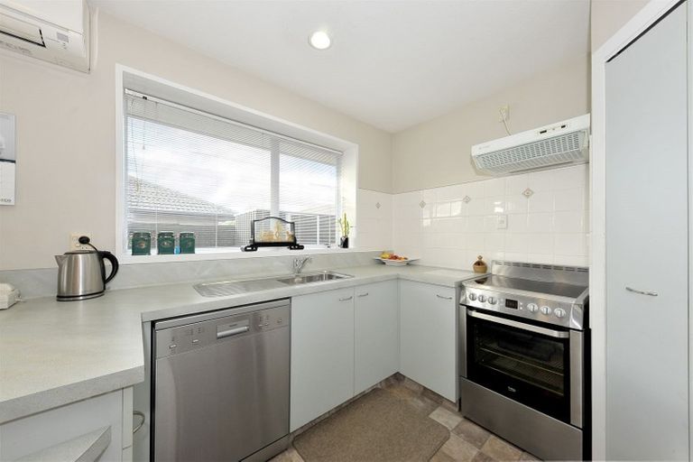 Photo of property in 2/6 Bella Rosa Drive, Hei Hei, Christchurch, 8042