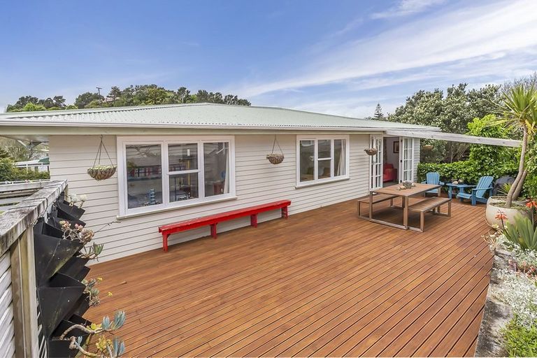 Photo of property in 84 Chester Road, Tawa, Wellington, 5028