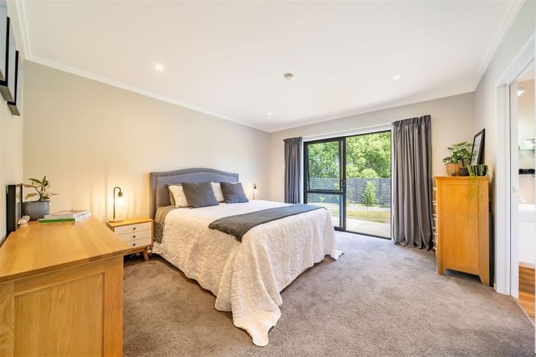 Photo of property in 6 Jade Crescent, Timberlea, Upper Hutt, 5018