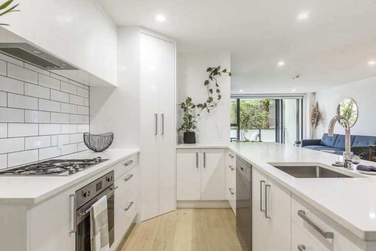 Photo of property in The Mews, 10/8 Basque Road, Eden Terrace, Auckland, 1021