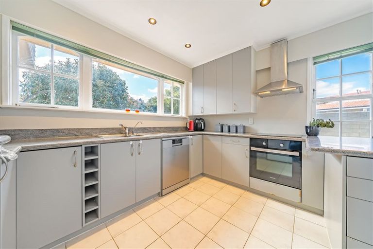 Photo of property in 8 Earlston Grove, Avalon, Lower Hutt, 5011