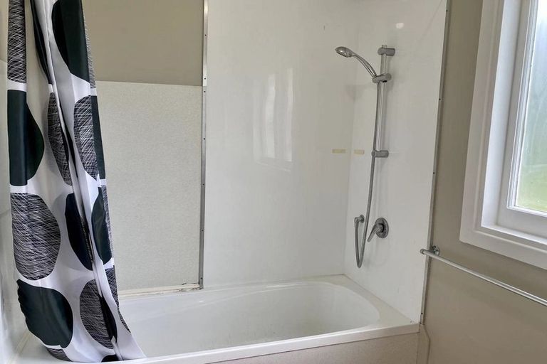 Photo of property in 122 Tawa Road, Kumeu, 0891