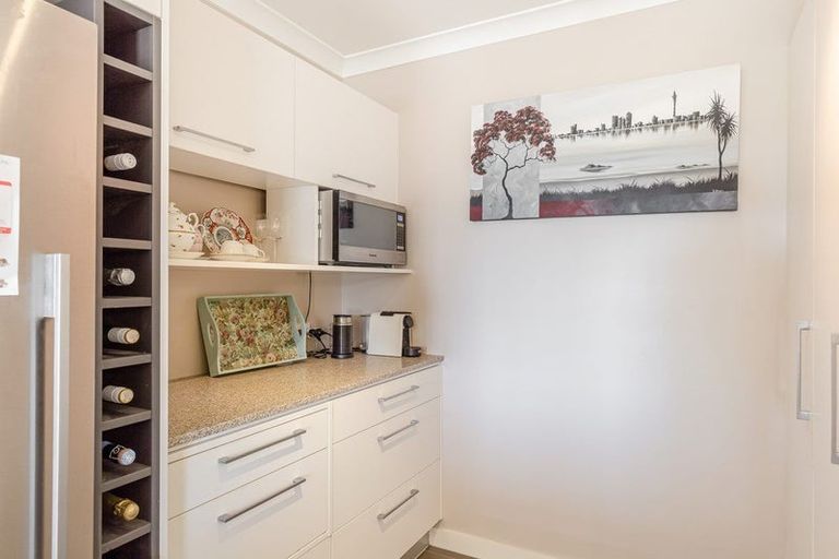 Photo of property in 33 Parkside Drive, Orewa, 0931