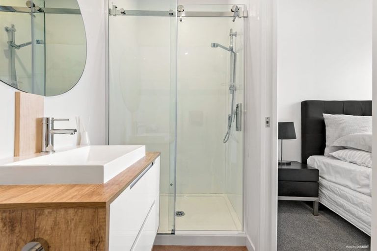 Photo of property in 35 Lewis Road, Pakuranga, Auckland, 2010