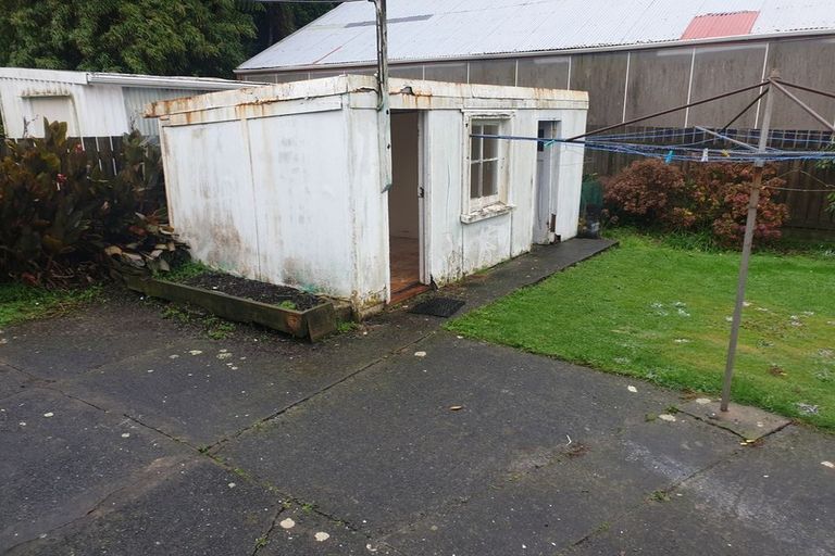 Photo of property in 70 Broderick Road, Johnsonville, Wellington, 6037