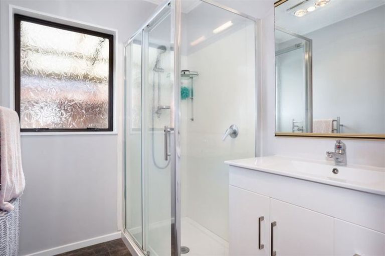 Photo of property in 10 Albatross Close, Whitby, Porirua, 5024