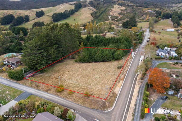 Photo of property in 10 Gull Street, Waihola, Milton, 9073