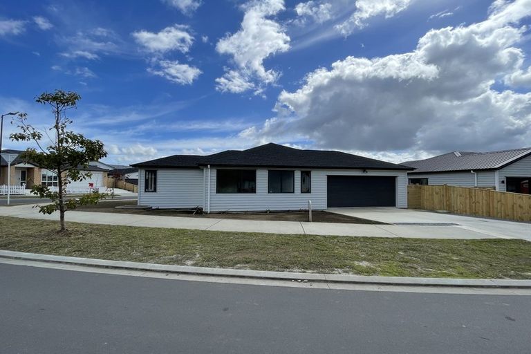 Photo of property in 5 Konoba Avenue, Kumeu, 0810