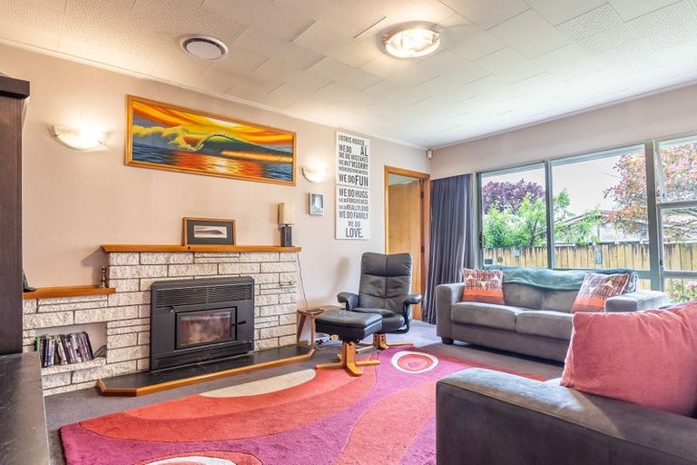 Photo of property in 10 Parkdale Place, Glenview, Hamilton, 3206